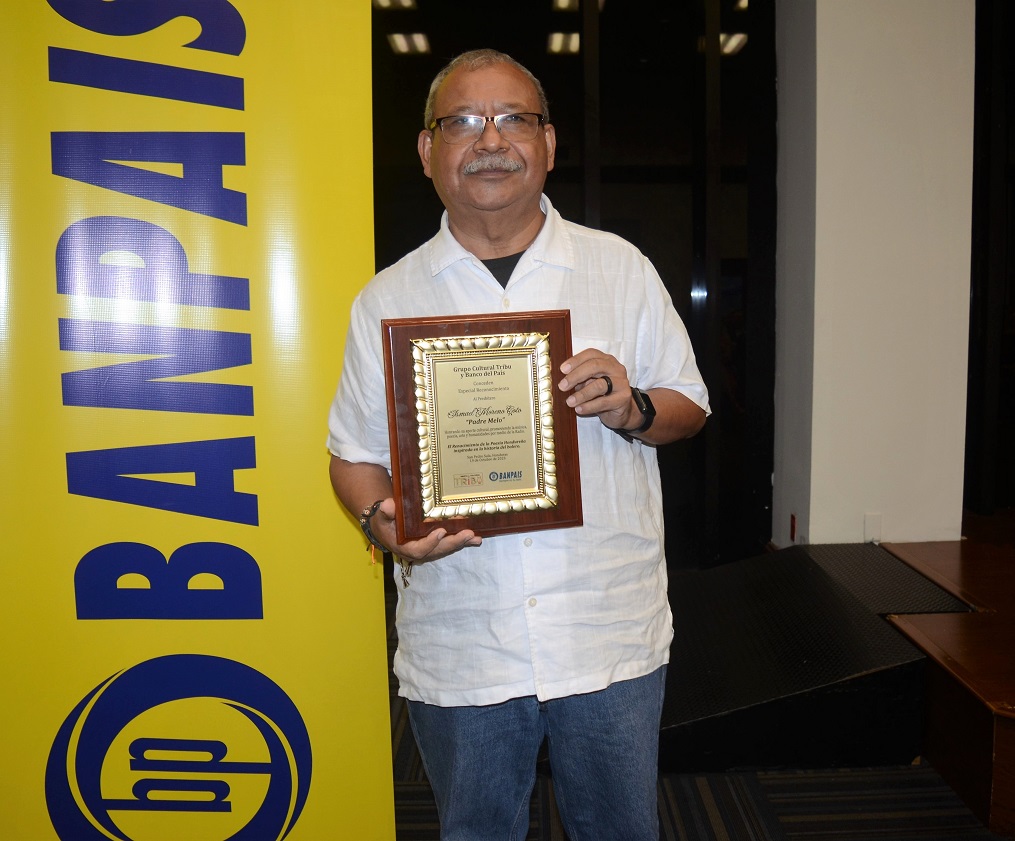 Grupo Tribu y Banpaís brindan homenaje al Padre Melo y honran la memoria de Paco Medina