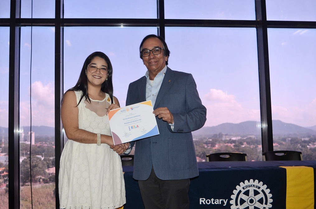 80 jóvenes de excelencia académica participan en el programa Ryla Excer del Club Rotario San Pedro Sula