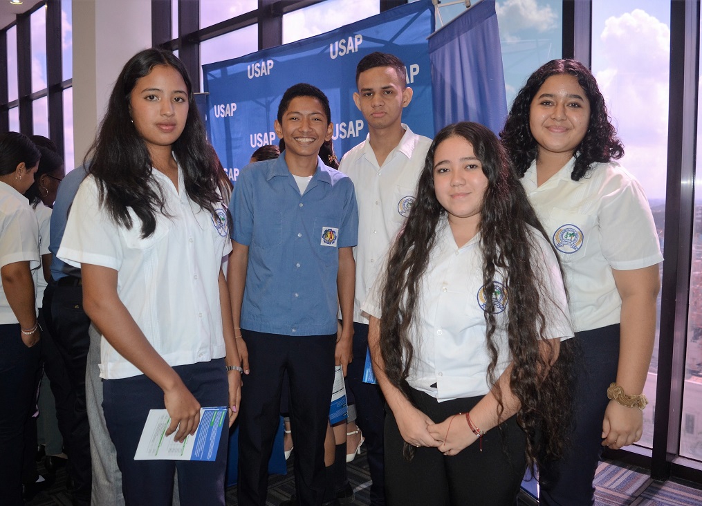 80 jóvenes de excelencia académica participan en el programa Ryla Excer del Club Rotario San Pedro Sula