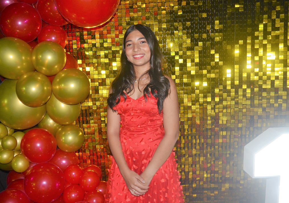 Fabulosa velada juvenil para la quinceañera Doris Handal