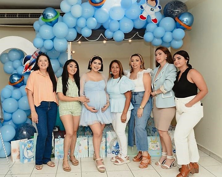 Divertido agasajo maternal en honor a Nery Perdomo