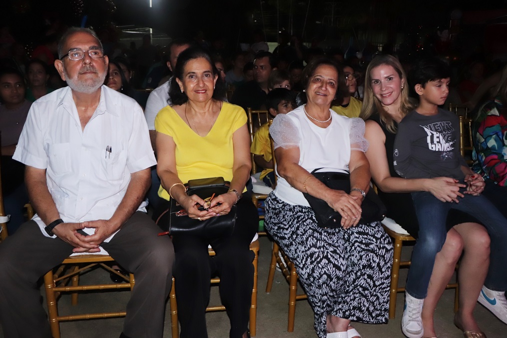 Club Hondureño Árabe le da la bienvenida a la Navidad con fabuloso show y el encendido de espectacular árbol 