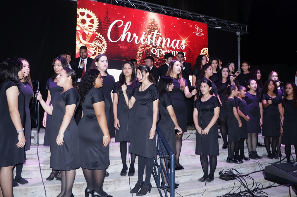 Club Hondureño Árabe le da la bienvenida a la Navidad con fabuloso show y el encendido de espectacular árbol 