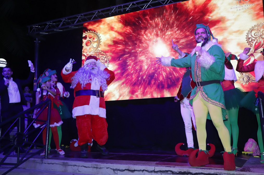 Club Hondureño Árabe le da la bienvenida a la Navidad con fabuloso show y el encendido de espectacular árbol 