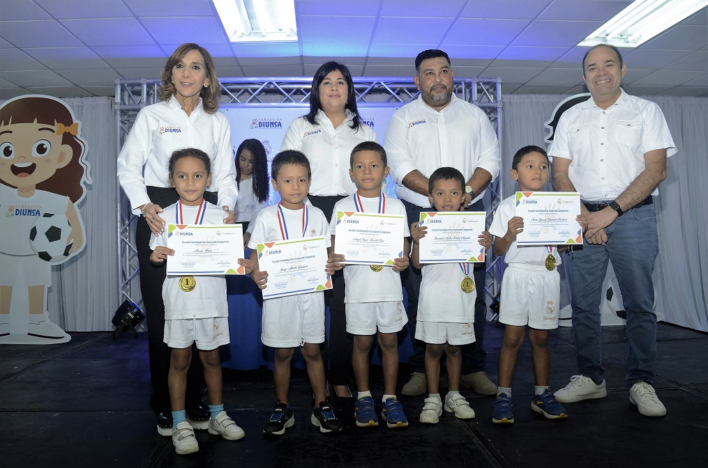 Escuela socio-deportiva “Formando Campeones” finaliza temporada 2023