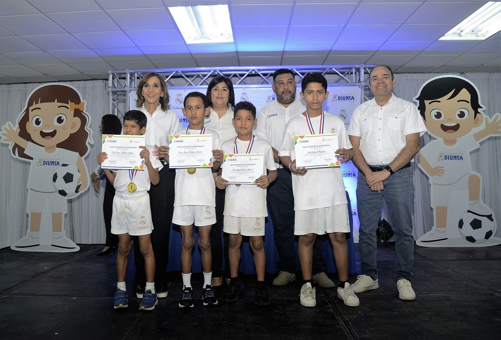 Escuela socio-deportiva “Formando Campeones” finaliza temporada 2023