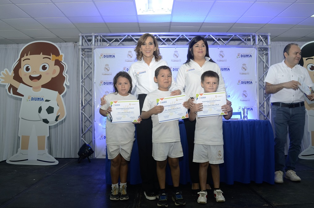 Escuela socio-deportiva “Formando Campeones” finaliza temporada 2023