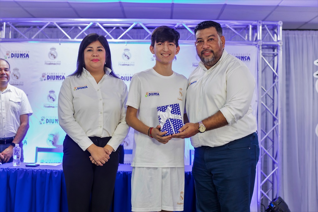 Escuela socio-deportiva “Formando Campeones” finaliza temporada 2023