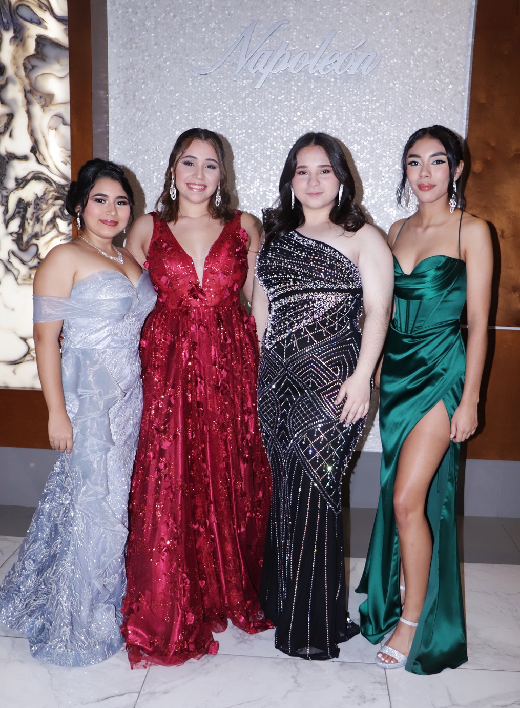 Una gala de graduación de temática disco estelariza la generación 2023 de la Saint Peter´s Academy