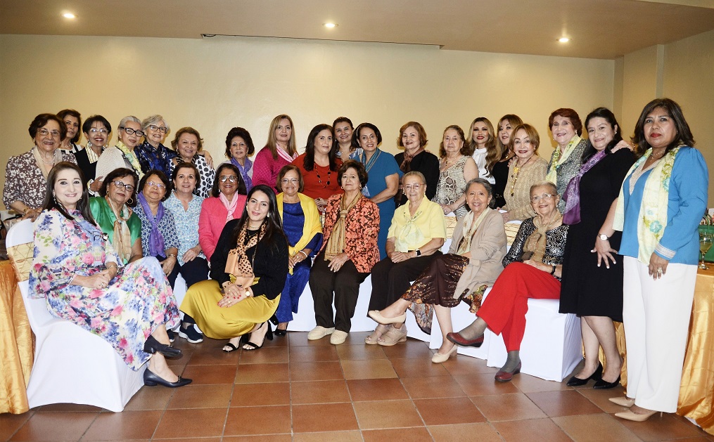 Té de Acción de Gracias celebran damas del International Womens Club