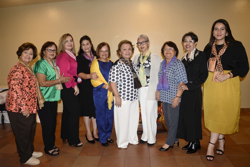 Té de Acción de Gracias celebran damas del International Womens Club