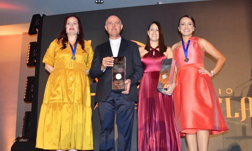 Galardonan con Premio Quetglas 2023 a Marcela Fernández y al padre Patricio Larrosa