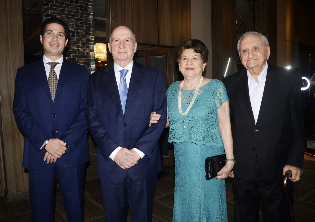 Galardonan con Premio Quetglas 2023 a Marcela Fernández y al padre Patricio Larrosa