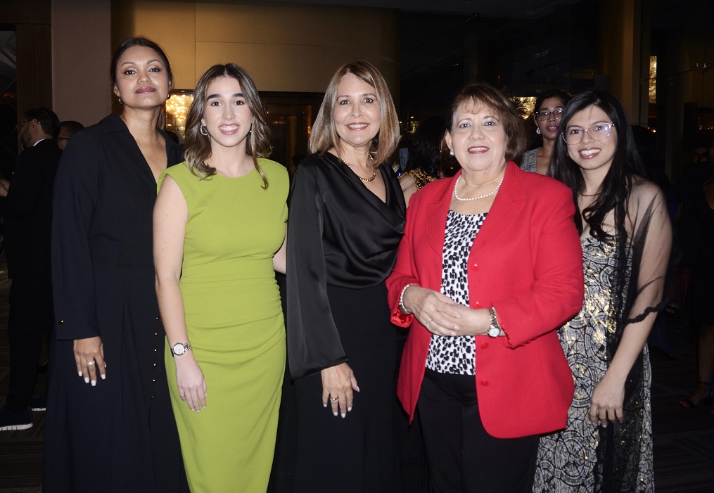 Galardonan con Premio Quetglas 2023 a Marcela Fernández y al padre Patricio Larrosa