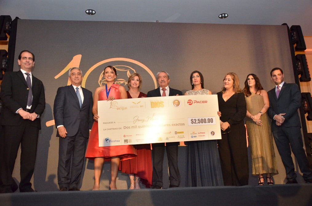 Galardonan con Premio Quetglas 2023 a Marcela Fernández y al padre Patricio Larrosa