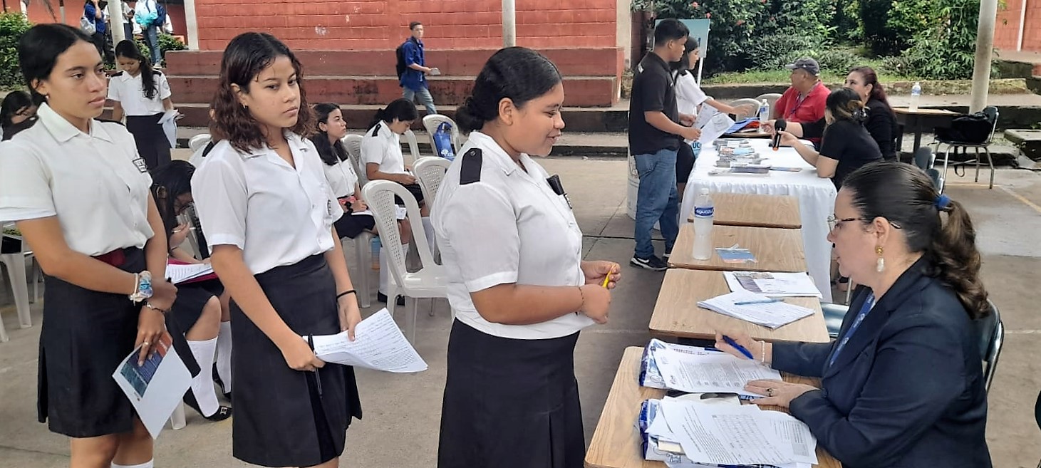 UCENM realiza visita al Instituto Técnico Departamental Adelaida Villanueva de Serrano en Potrerillos