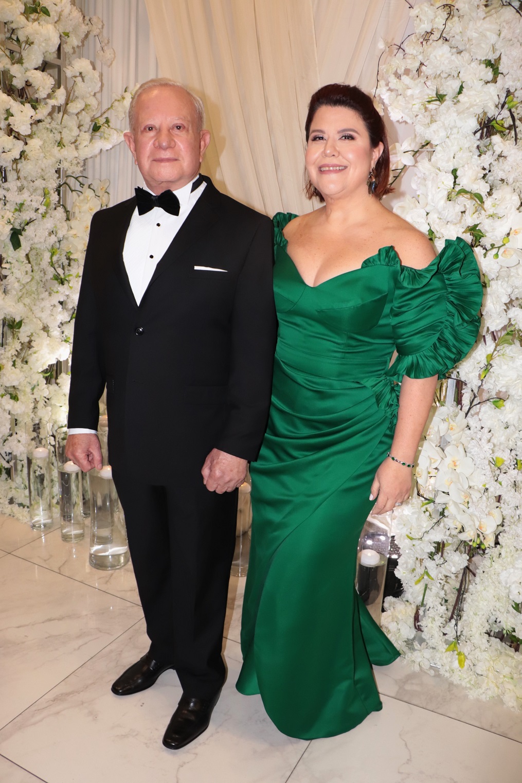 La boda de Emma Mejía y Roger D. Valladares: un pacto de Amor y una historia memorable