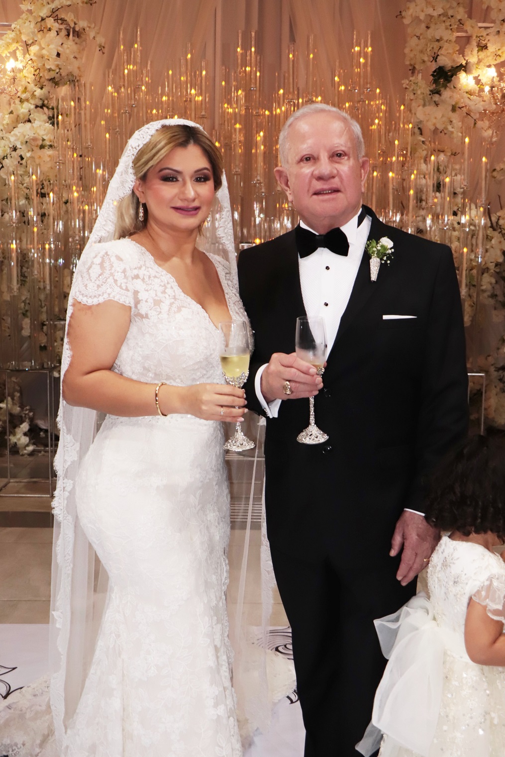 La boda de Emma Mejía y Roger D. Valladares: un pacto de Amor y una historia memorable