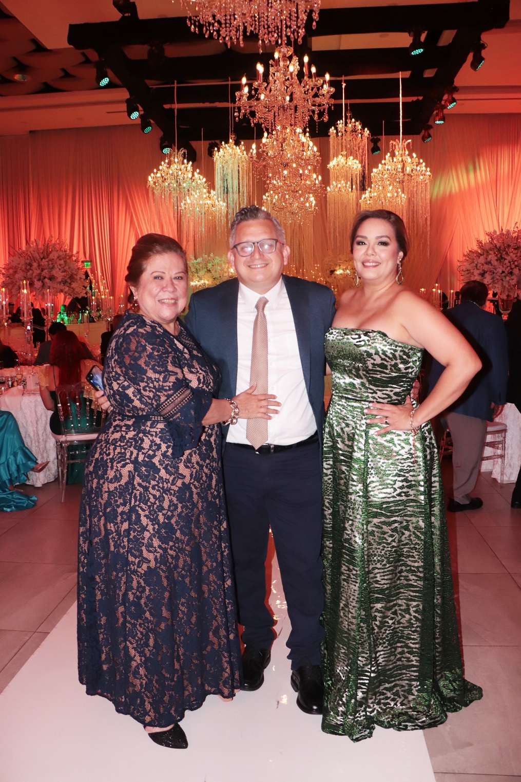 La boda de Emma Mejía y Roger D. Valladares: un pacto de Amor y una historia memorable