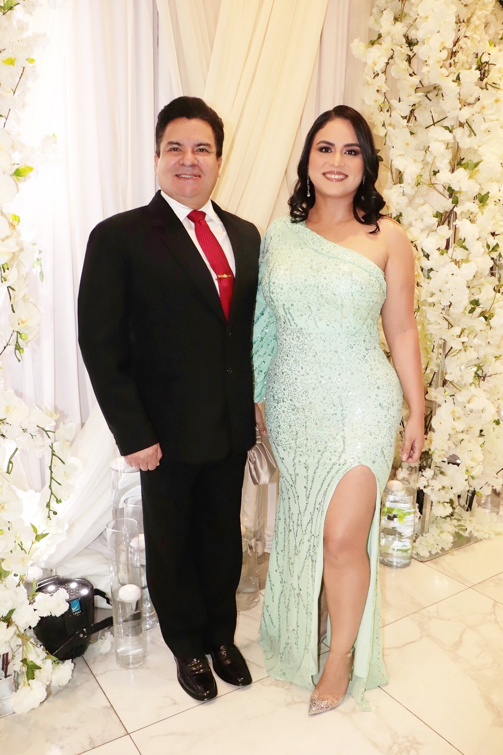 La boda de Emma Mejía y Roger D. Valladares: un pacto de Amor y una historia memorable