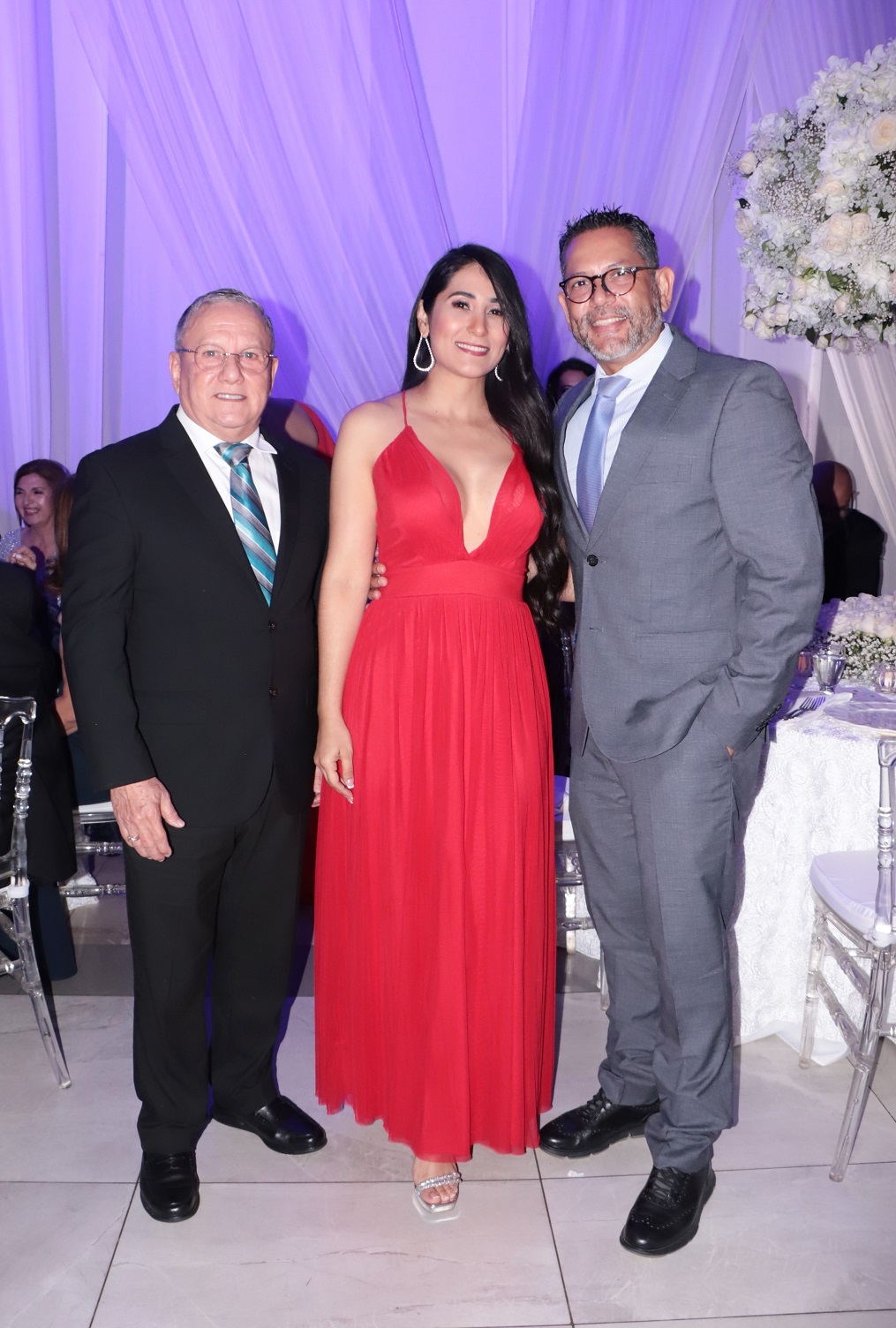 La boda de Emma Mejía y Roger D. Valladares: un pacto de Amor y una historia memorable