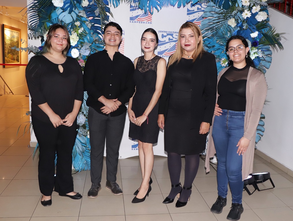 Centro Cultural Sampedrano rinde homenaje a dos destacadas damas con el premio 'Esencia de Mujer' 2024