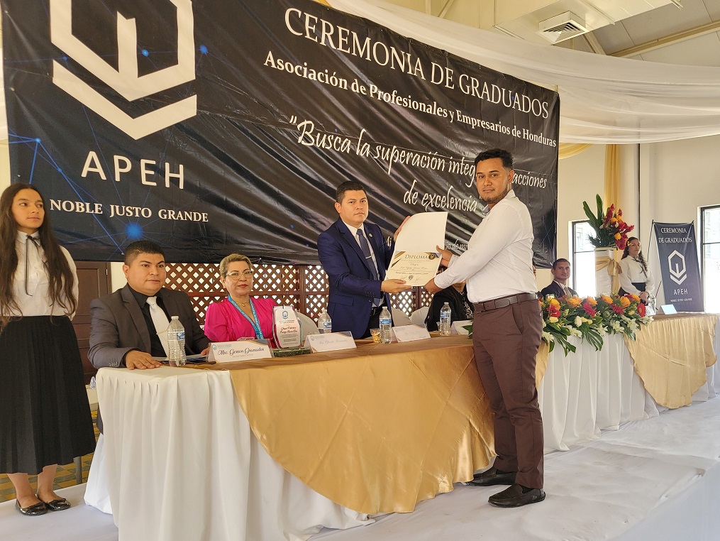 La APEH destaca logros académicos y empresariales en San Pedro Sula
