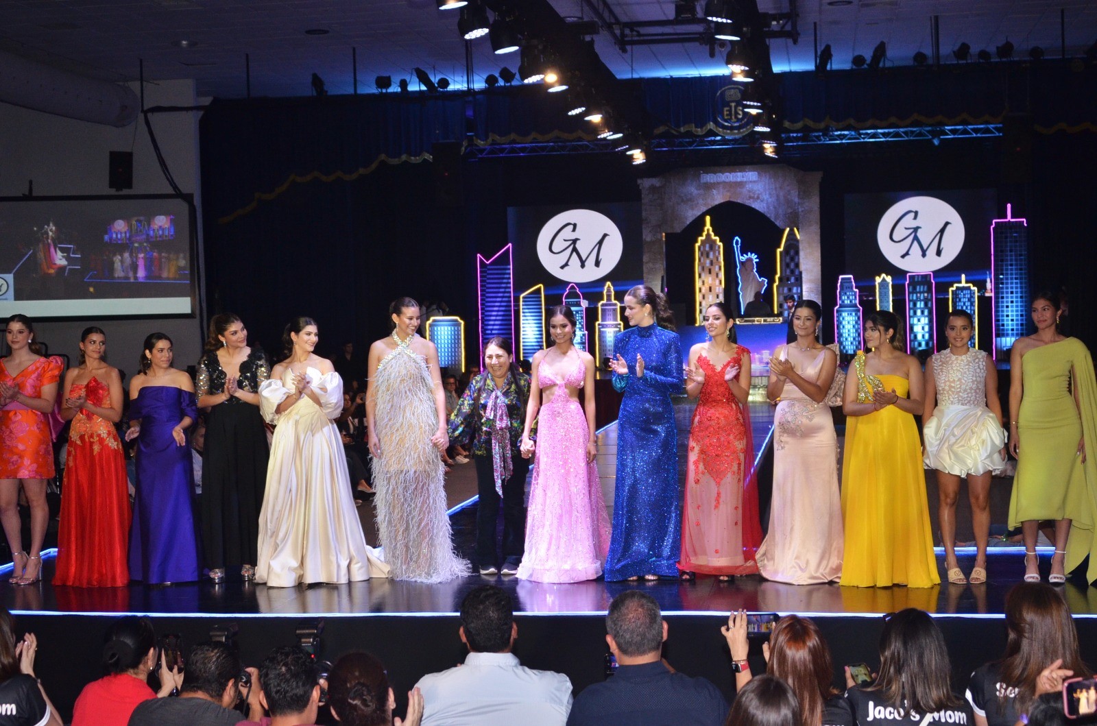 Fashion of Fifth de los seniors 2024 de la Escuela Internacional Sampedrana