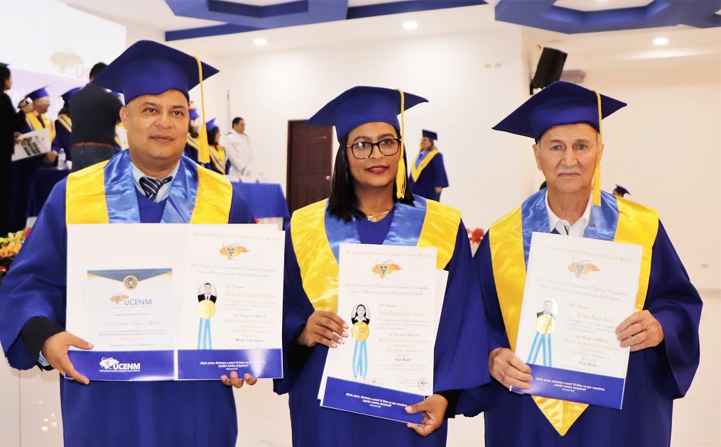 La UCENM celebra con orgullo la graduación de 109 nuevos profesionales en posgrado y pregrado