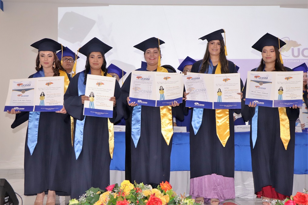 La UCENM celebra con orgullo la graduación de 109 nuevos profesionales en posgrado y pregrado