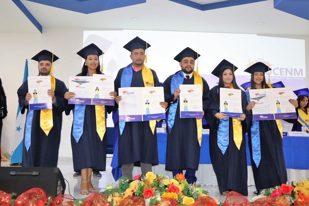 La UCENM celebra con orgullo la graduación de 109 nuevos profesionales en posgrado y pregrado