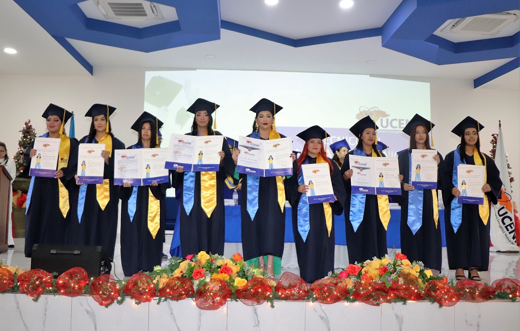 La UCENM celebra con orgullo la graduación de 109 nuevos profesionales en posgrado y pregrado