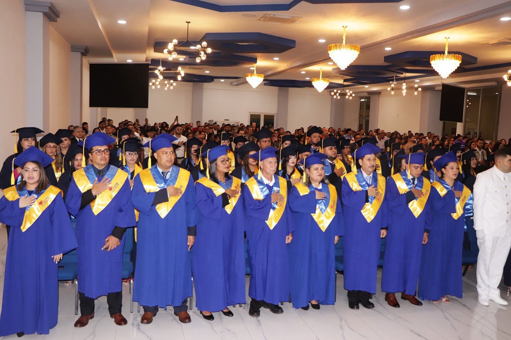 La UCENM celebra con orgullo la graduación de 109 nuevos profesionales en posgrado y pregrado