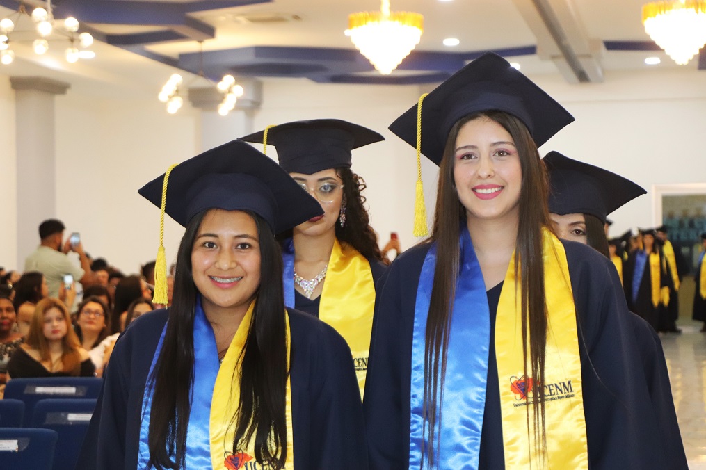 La UCENM celebra con orgullo la graduación de 109 nuevos profesionales en posgrado y pregrado