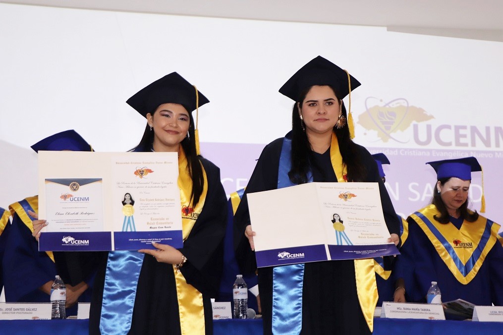 La UCENM celebra con orgullo la graduación de 109 nuevos profesionales en posgrado y pregrado