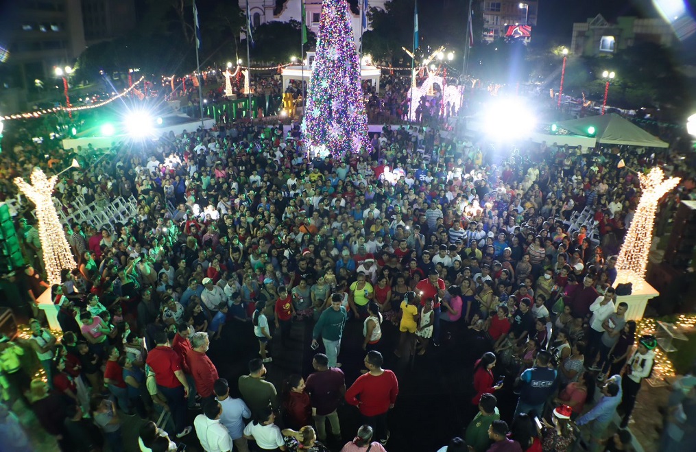 Inauguran la Navidad en San Pedro Sula con encendido del árbol en el parque central
