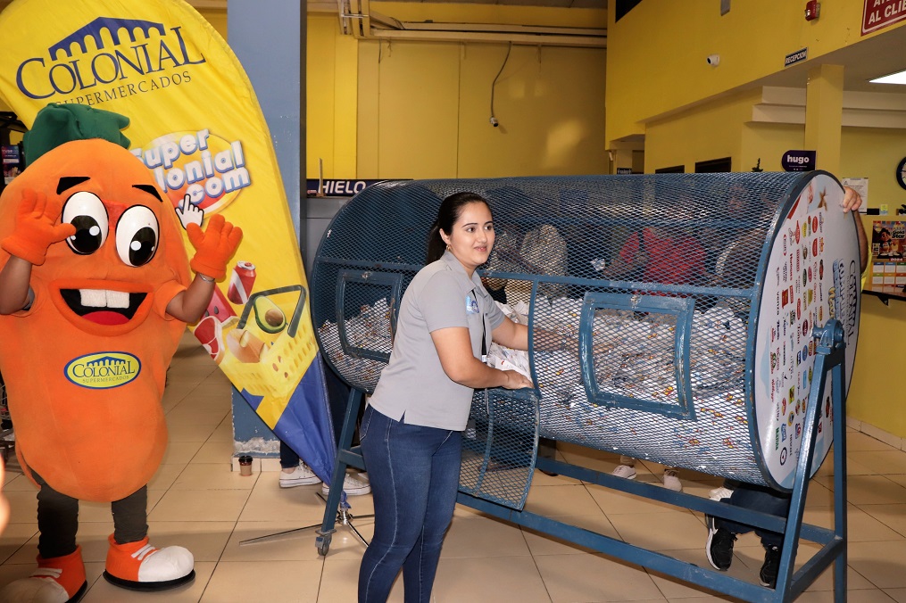 Realizan el sorteo de la exitosa promoción: Supermercados Colonial cumple tus sueños esta Navidad