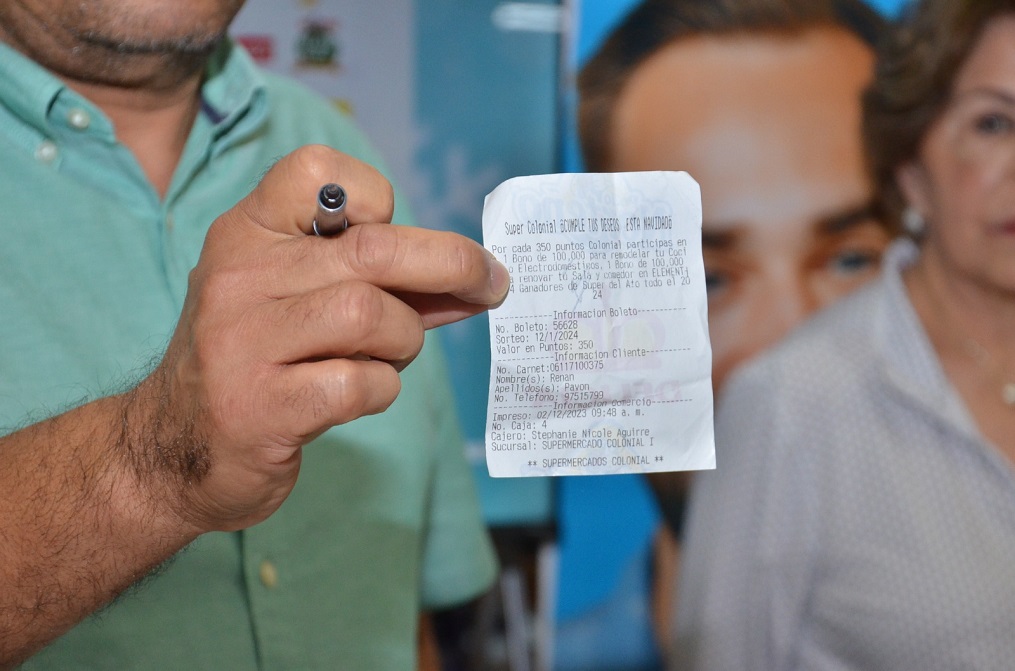 Realizan el sorteo de la exitosa promoción: Supermercados Colonial cumple tus sueños esta Navidad