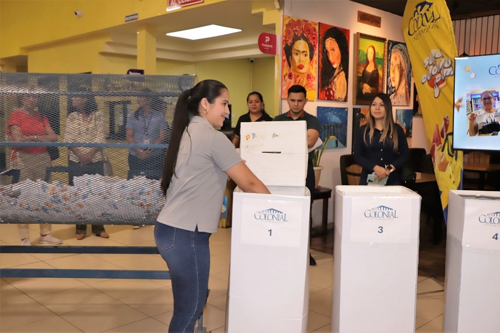 Realizan el sorteo de la exitosa promoción: Supermercados Colonial cumple tus sueños esta Navidad