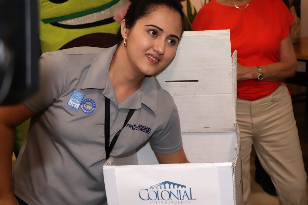 Realizan el sorteo de la exitosa promoción: Supermercados Colonial cumple tus sueños esta Navidad