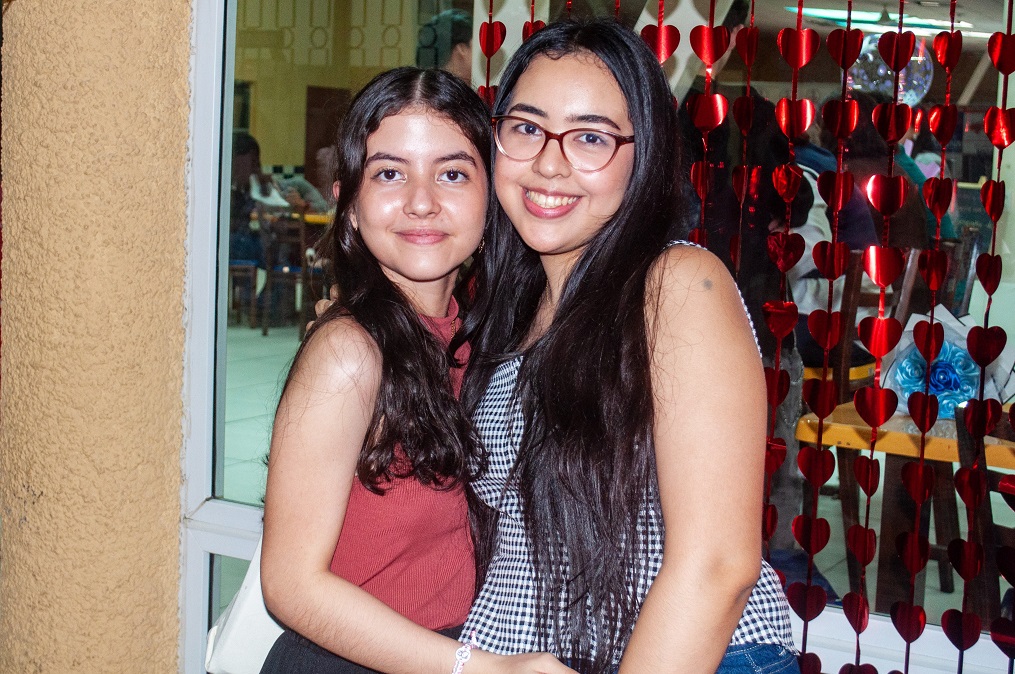 Alegre celebración de Día del Amor y la Amistad en UCENM