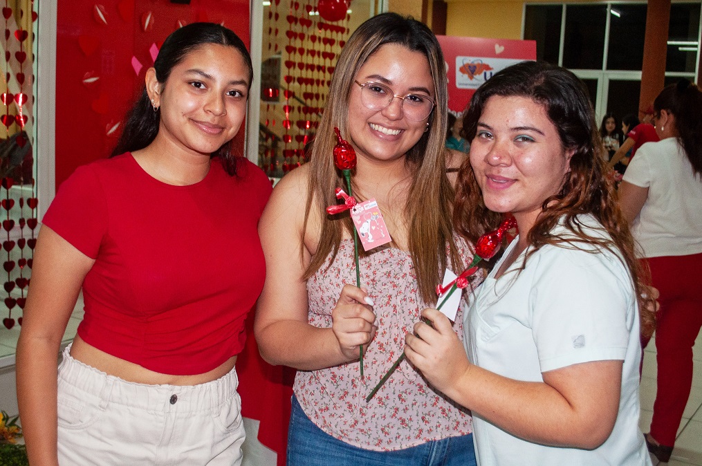 Alegre celebración de Día del Amor y la Amistad en UCENM