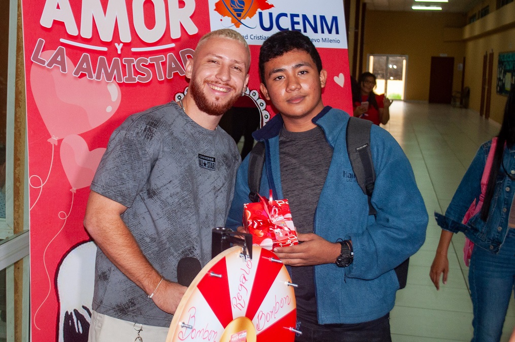 Alegre celebración de Día del Amor y la Amistad en UCENM