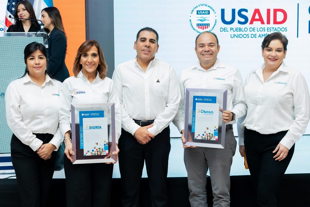 USAID entrega reconocimientos a Diunsa y Fundación Diunsa