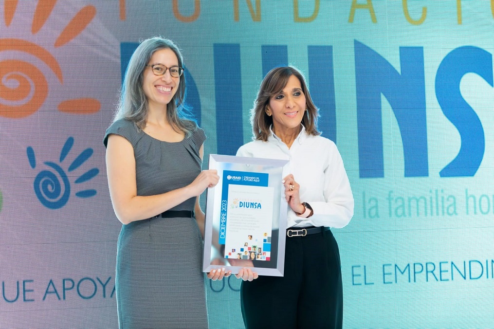 USAID entrega reconocimientos a Diunsa y Fundación Diunsa 