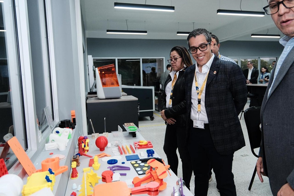 Fortaleciendo Lazos Académicos: Visita Destacada del Rector de UNAH a UTH