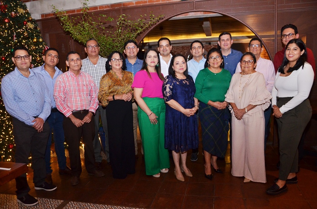 Celebra su gran noche navideña Grupo Vanguardia