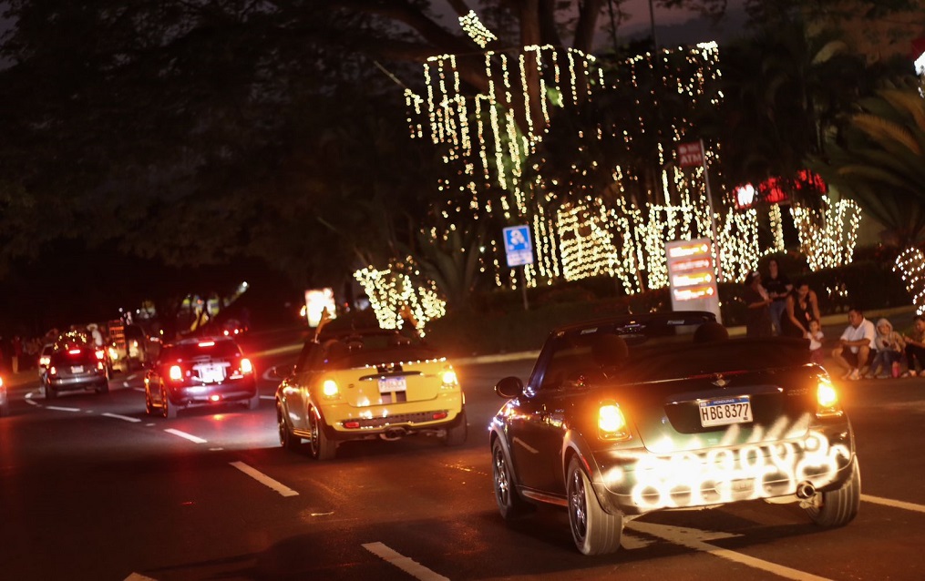 Sampedranos disfrutaron colorido desfile de carrozas y los personajes navideños