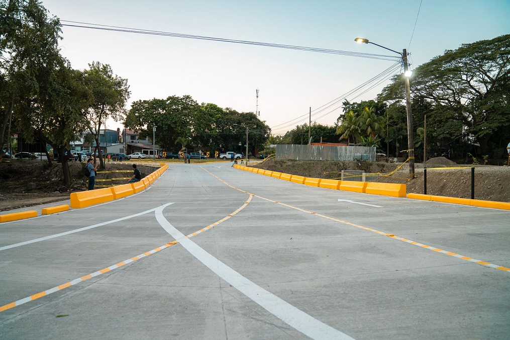 Habilitan paso vehicular por vado Colombia en San Pedro Sula