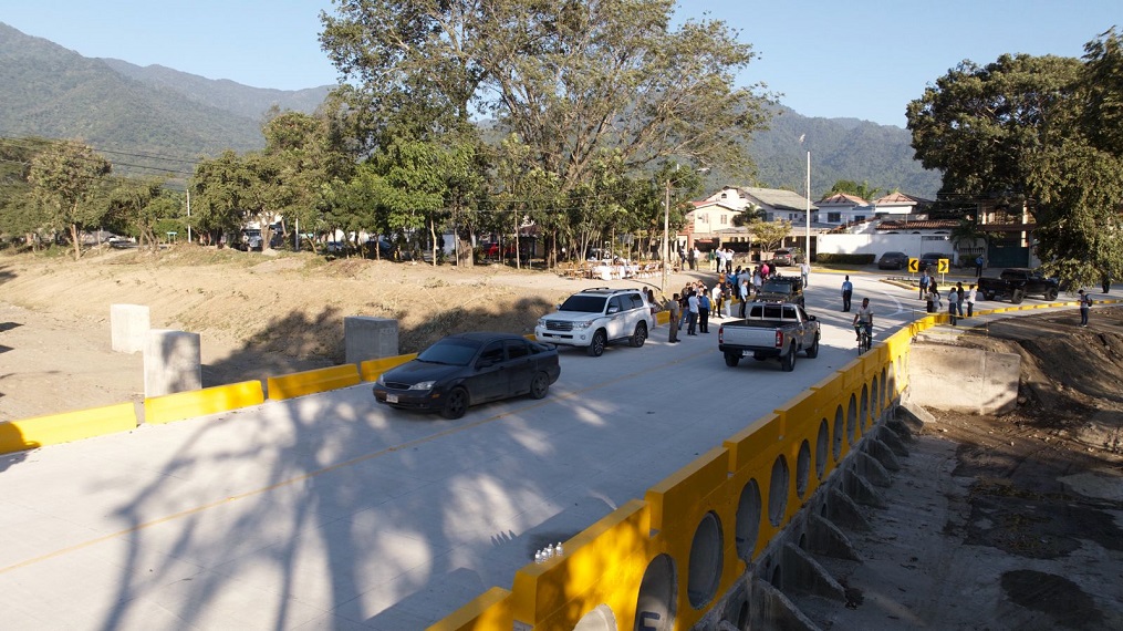 Habilitan paso vehicular por vado Colombia en San Pedro Sula